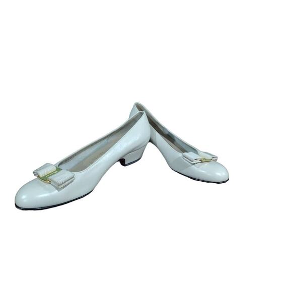 Salvatore Ferragamo Cream Leather Iconic Vara Pumps, Size 6 - Picture 6 of 7